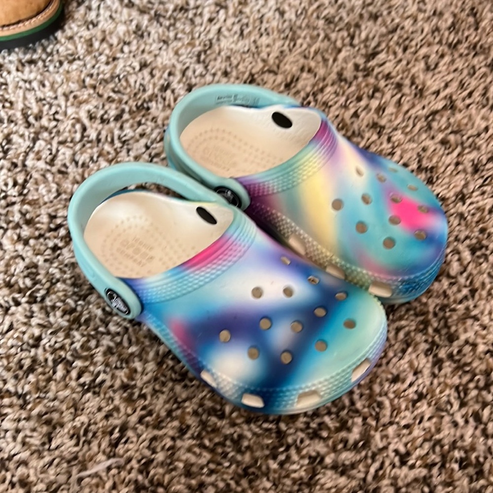 toddler crocs size 8
